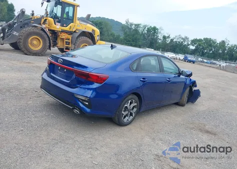 2021 Kia Forte Lxs z USA, uszkodzony, nr VIN 3KPF24AD4ME333120